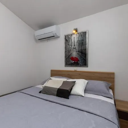 Tina By Guide * Desne