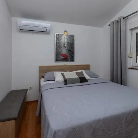 Tina By Guide * Desne