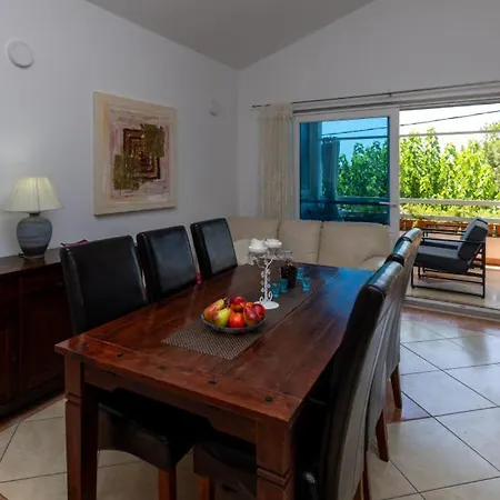 Villa Tina By Guide *