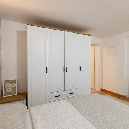 Tina By Guide * Desne