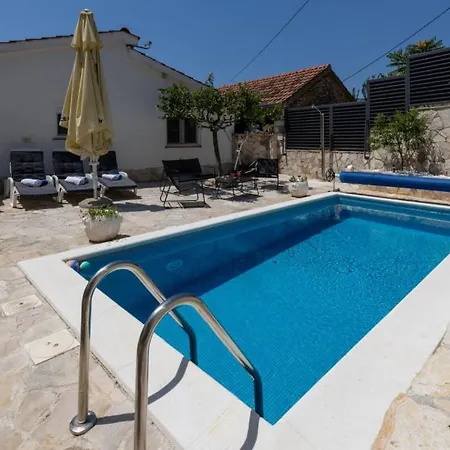 Tina By Guide * Desne